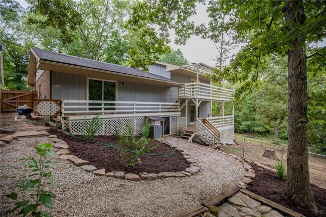 Building Photo - 41 Gore Ln