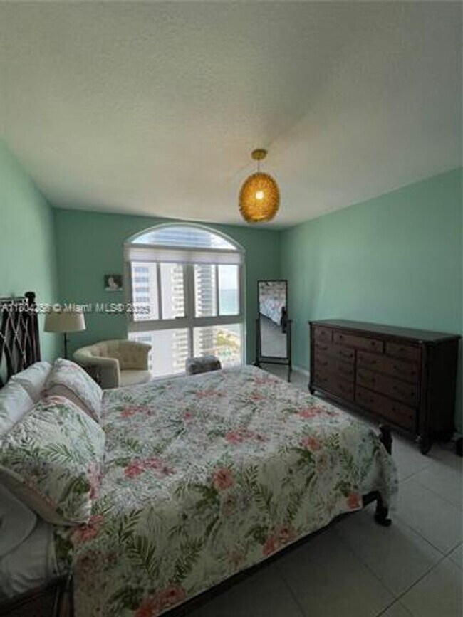 Building Photo - 2080 S Ocean Dr