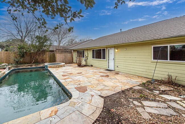 Building Photo - 20055 Fort Stanton Dr