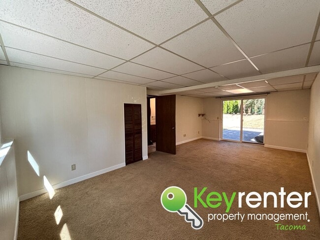 Building Photo - North Tacoma home located in Cul-De-Sac an...