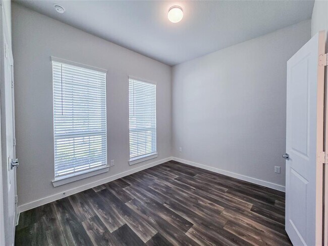 Building Photo - 3068 Sunmoon Ln