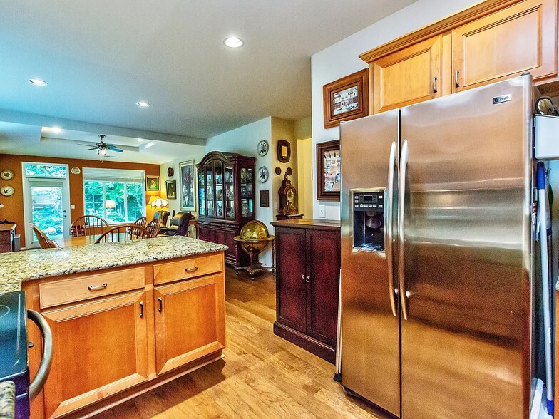 Building Photo - 4786 Strathmore Cir SW
