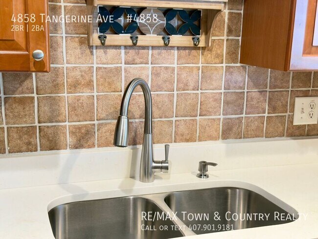 Building Photo - 4858 Tangerine Ave