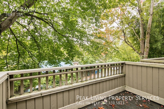 Building Photo - UW 3bed/1bth! FREE PARKING & LAUNDRY!