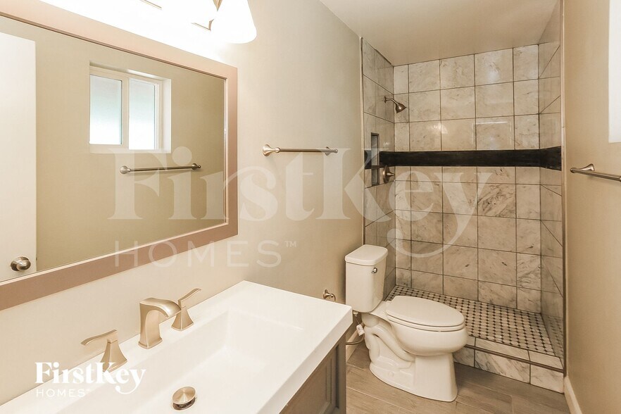 Building Photo - 9214 N 36th Dr