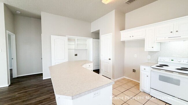 Building Photo - 9702 Ave. U-B