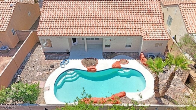 Building Photo - 2746 Sandalwood Ave