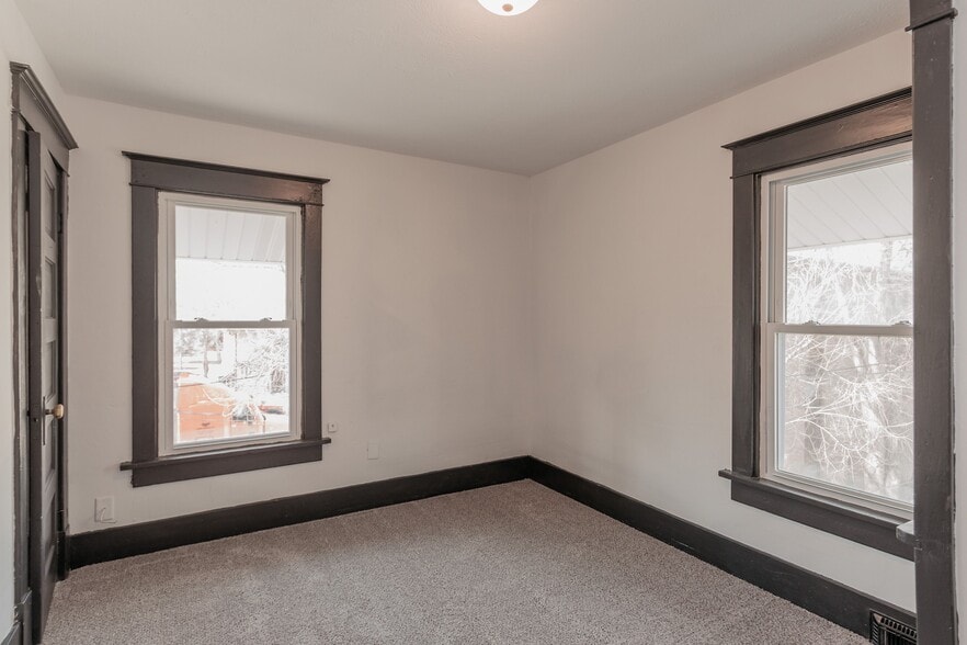 Building Photo - 819 S 10th St