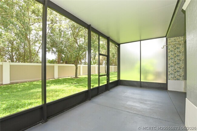 Building Photo - 2206 SW Cape Cod Dr
