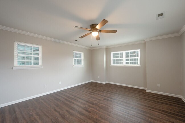 Building Photo - Updated 2 Bed, 2 Bath Condo in Charlotte