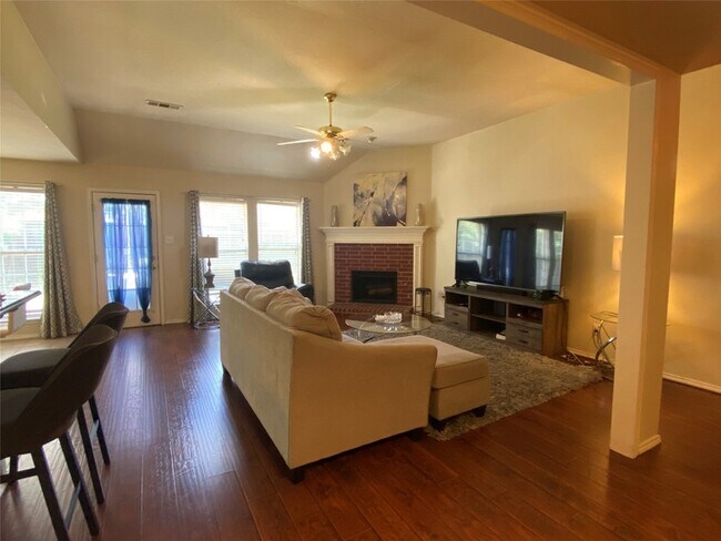 Building Photo - 2324 Treyburn Ct