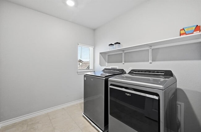 Building Photo - 488 Pepperbark Loop