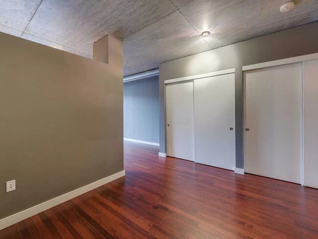Building Photo - Charming 1 bedroom  1 bath Condo in Portland's Downtown Goose Hollow Neighborhood, with Utilities...