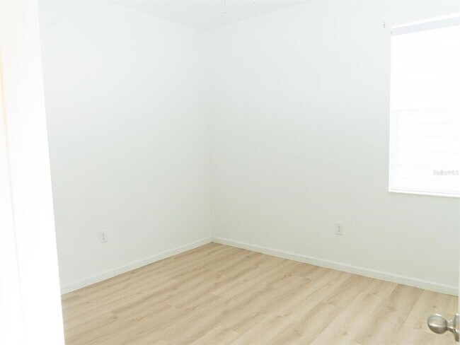 Building Photo - 445 Silver Palm Dr