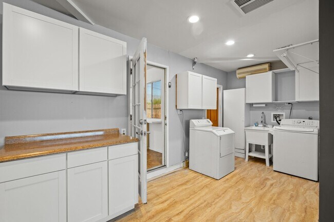 Building Photo - 73425 San Nicholas Ave