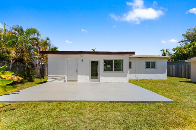 Building Photo - 2748 SW 46th Ct