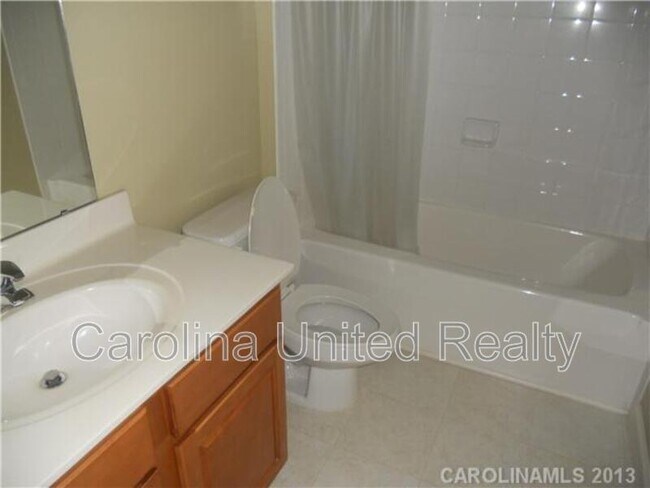 Building Photo - 10675 Hill Point Ct