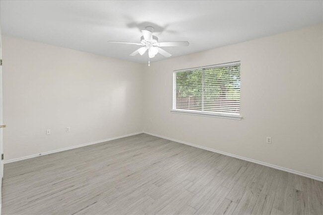 Building Photo - 104 Whitewing Way
