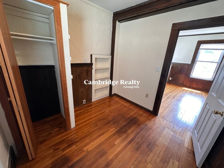 Building Photo - 549 Broadway