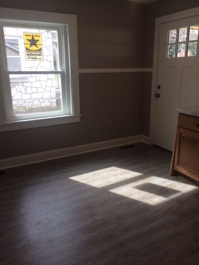 Building Photo - *605 MEADOWLAWN AV*-BG CITY SCHOOLS- $1595...