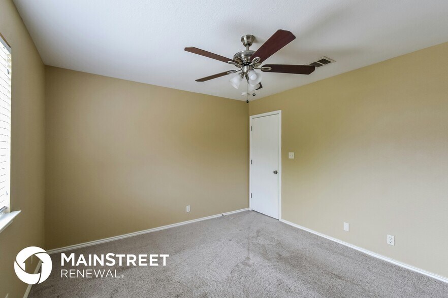 Building Photo - 4846 Dahlia Terrace