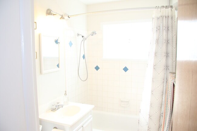 Building Photo - 2295 N Depew St