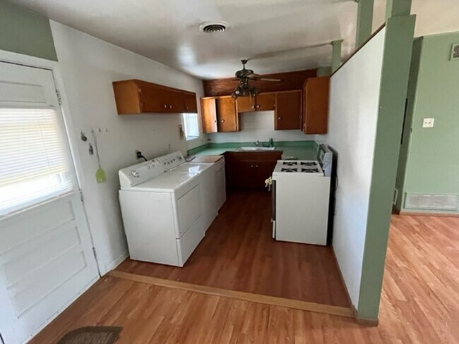 Building Photo - 3411 NE 22nd Ave