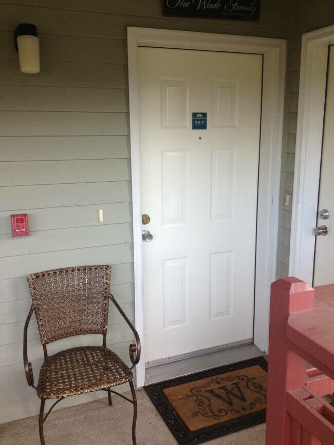 Building Photo - Beautiful Townhome Style Condo Harbour Pointe / Mukilteo