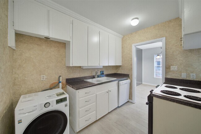 Building Photo - 2822 Briarhurst Dr