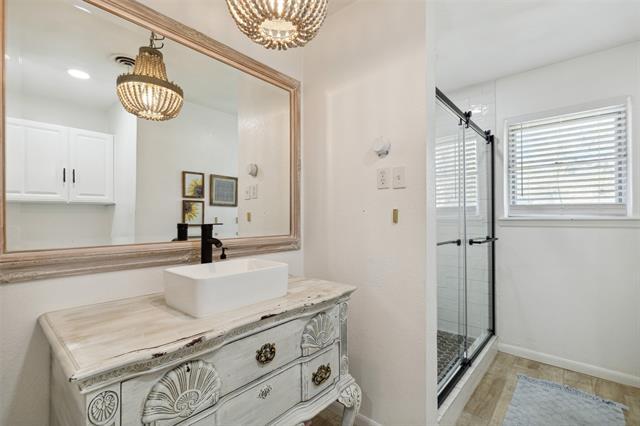 Building Photo - 724 Edgehill Dr