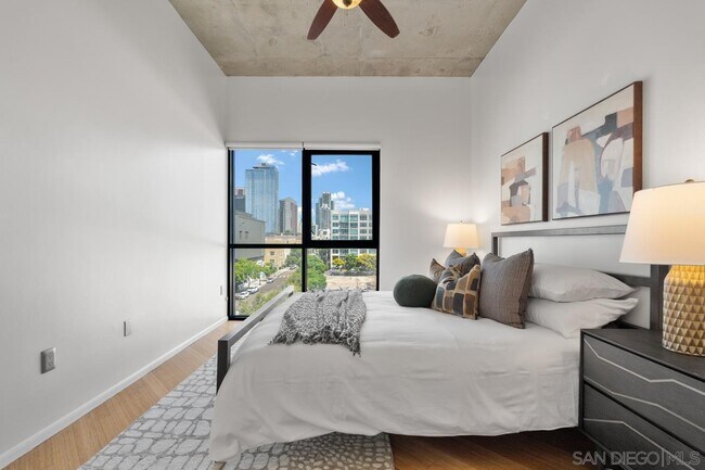 Building Photo - 527 Tenth Ave