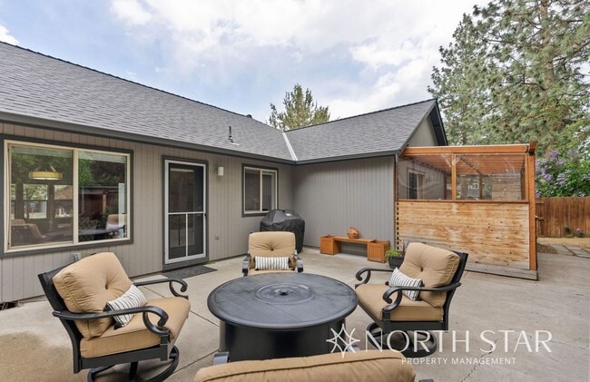 Building Photo - Modern and Spacious 3 bed/2 bath