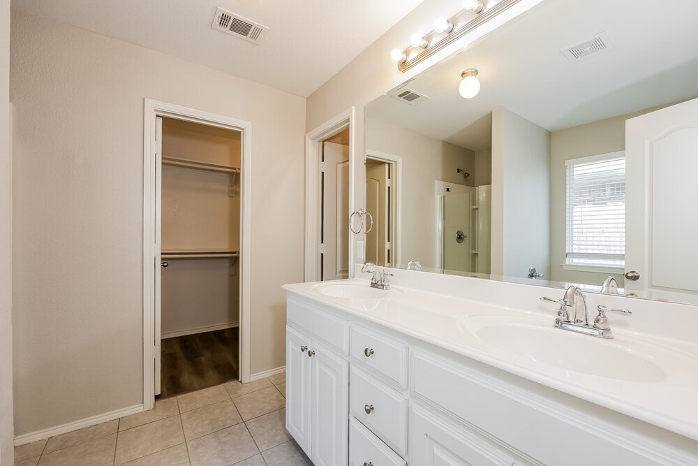 Building Photo - 2504 Wakecrest Dr