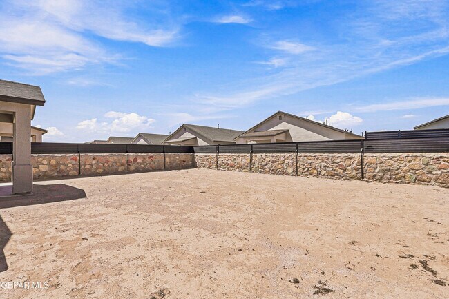 Building Photo - 13689 Flora Vista Ave