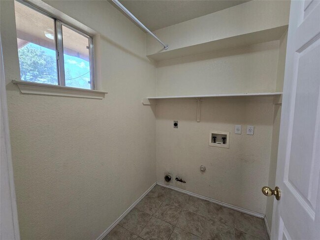Building Photo - 505 Shant St