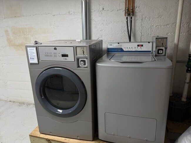 Building Photo - 10 Leyden St