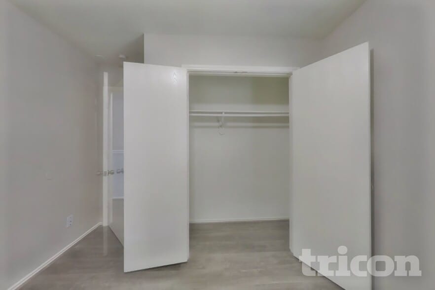 Building Photo - 12402 Grossmount Dr