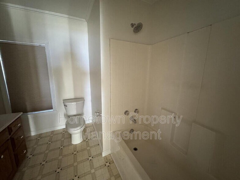 Building Photo - 8858 PA-25