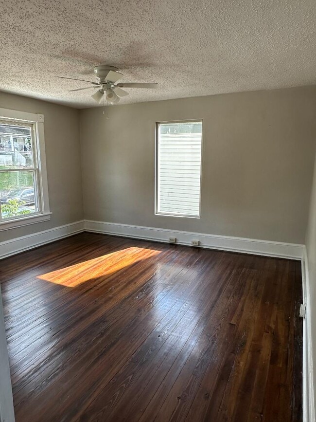 Building Photo - 1210 Tazewell Ave SE