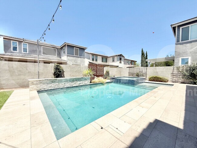 Building Photo - 262 E Lantana Dr