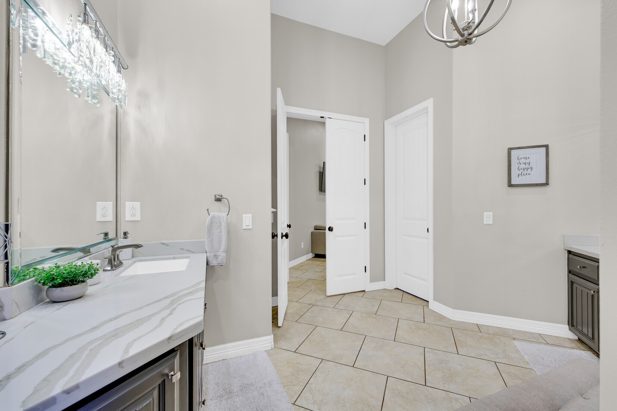 Building Photo - 5706 N 3rd Ln