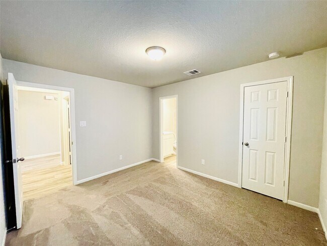 Building Photo - 934 Golden Willow Ln