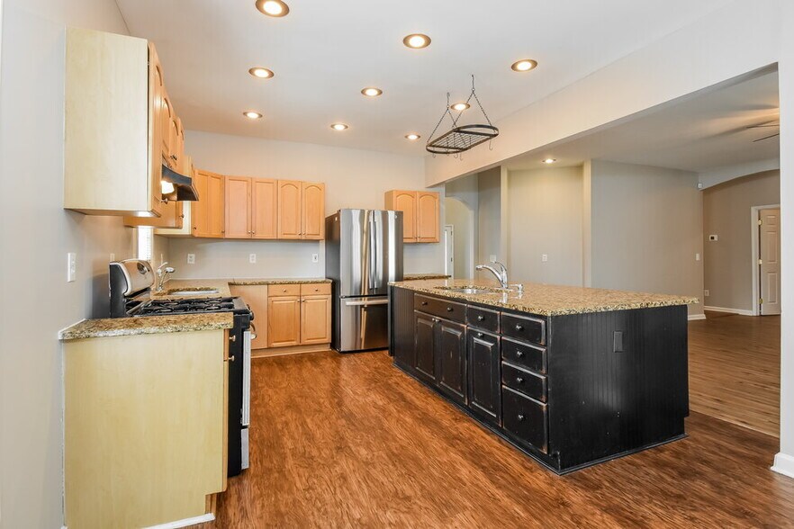 Building Photo - 4167 Arapaho Dr