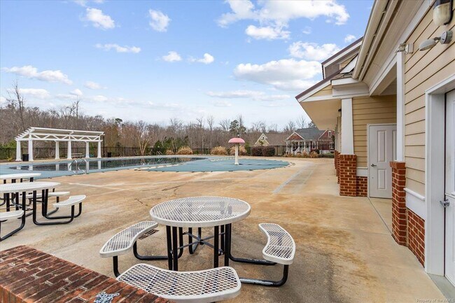 Building Photo - 4320 Lydias Dr