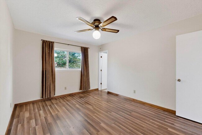 Building Photo - 2702 Avenida Del Sol