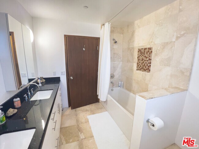 Building Photo - 29282 Circle Dr