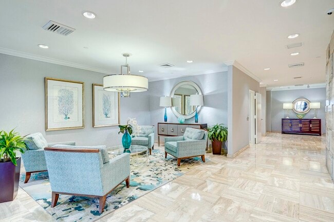 Building Photo - 123 Lakeshore Dr