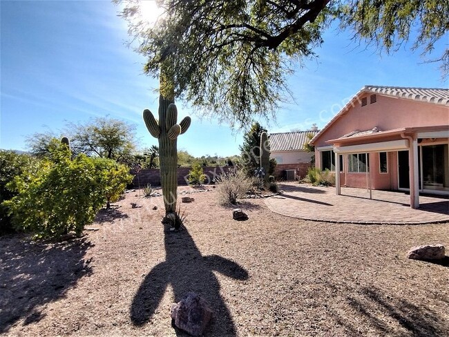 Building Photo - 3 Bedroom, 2 Bathroom Home in East Tucson.