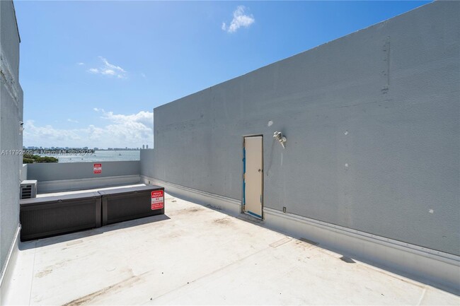 Building Photo - 7899 NE Bayshore Ct