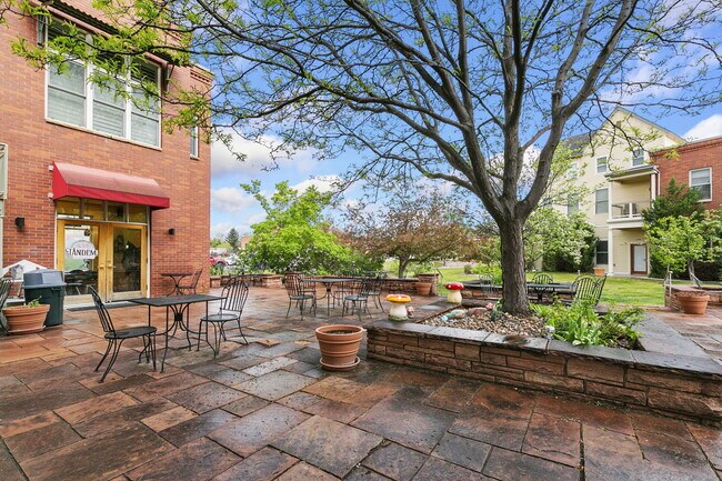 Building Photo - 401 Mason Ct